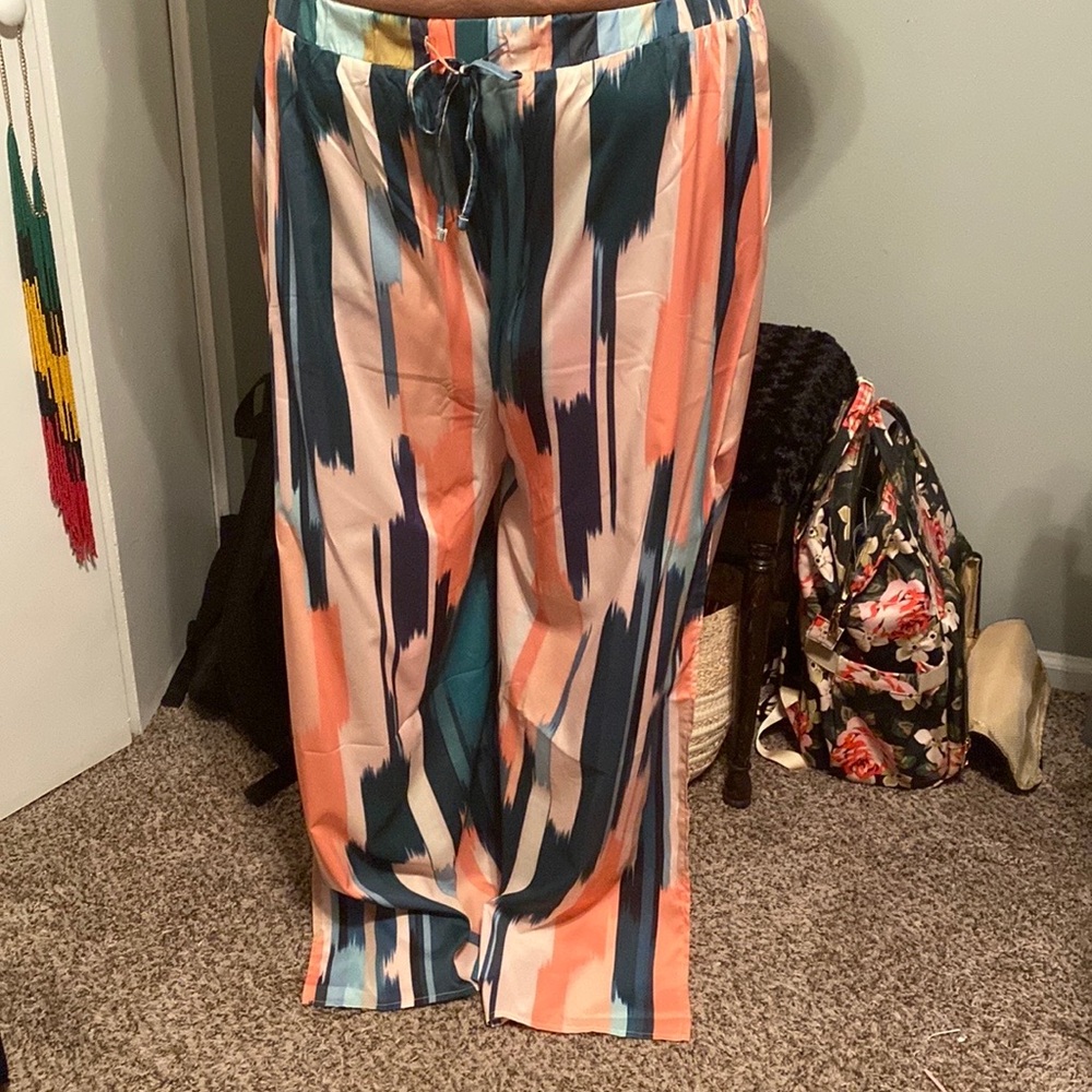 Wide leg, split hem pants - Picture 3 of 5